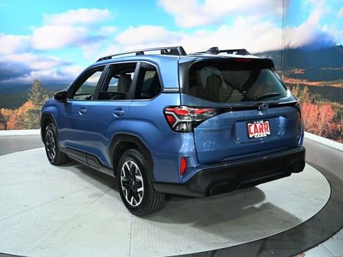 Used 2025 Subaru Forester Premium image 6