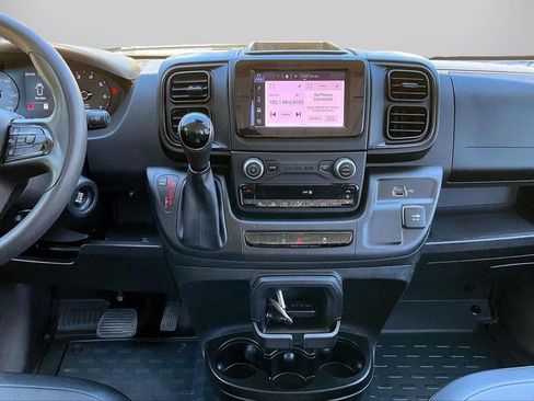 Used 2024 RAM ProMaster 2500 w/ Convenience Group FWD image 12