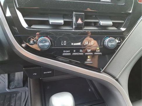Used 2022 Toyota Camry SE FWD image 27