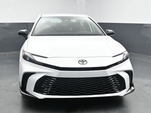 New 2026 Toyota Camry Hybrid FWD image 3