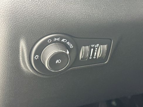 Used 2023 Jeep Compass Limited w/ Elite Group AWD/4WD image 10