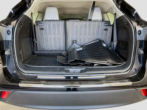 Used 2022 Toyota Highlander Bronze Edition FWD image 27