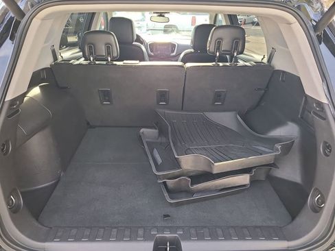 Used 2019 GMC Terrain SLT w/ Preferred Package image 19