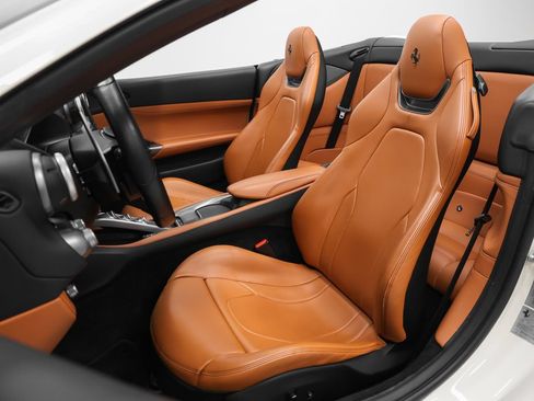 Certified 2019 Ferrari Portofino RWD image 3