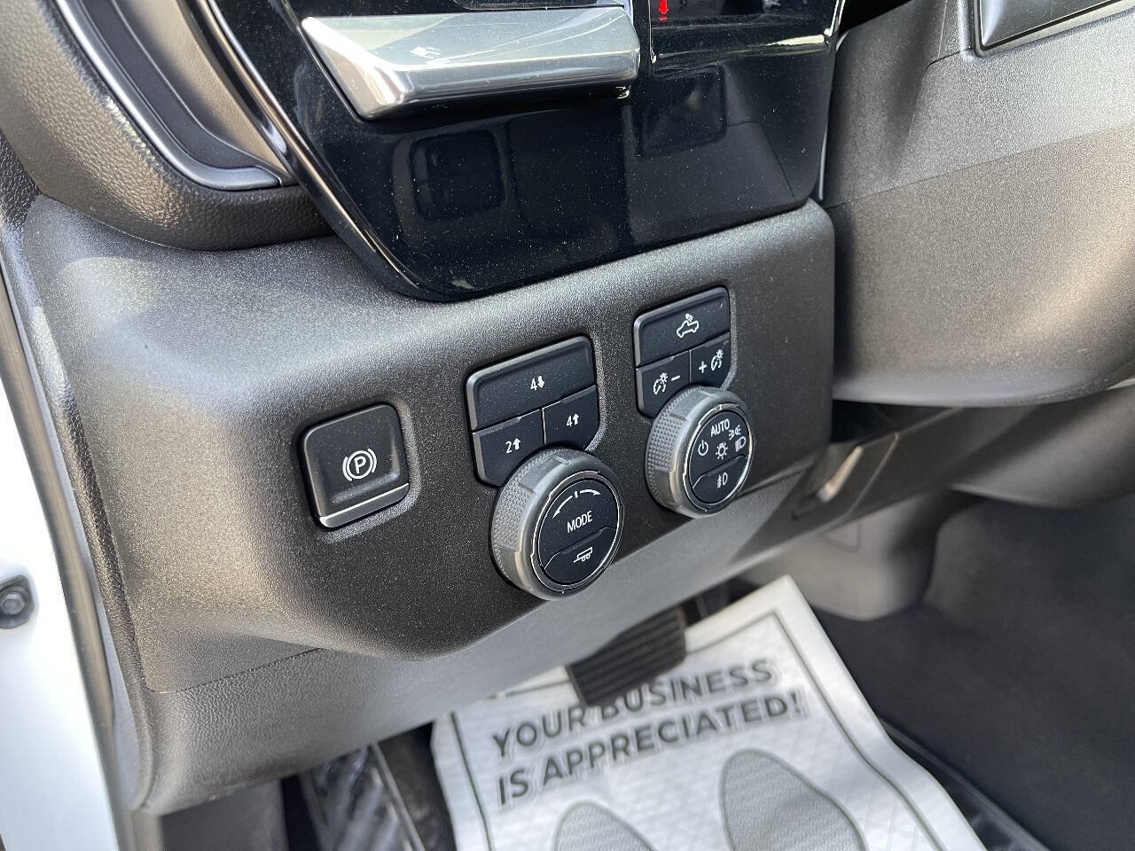 Used 2024 Chevrolet Silverado 2500 LT w/ Convenience Package AWD/4WD image 6