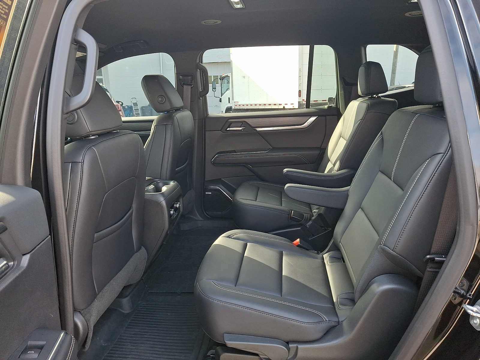 Used 2025 GMC Acadia Elevation w/ Elevation Premium Package AWD/4WD image 10
