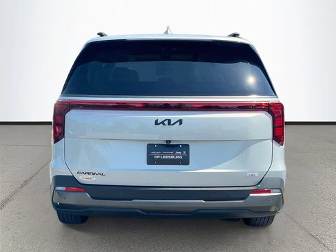 Used 2025 Kia Carnival SX w/ SX Dark Edition Package FWD image 6
