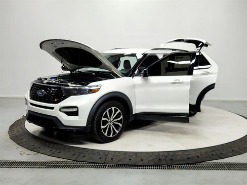 Used 2022 Ford Explorer ST image 11