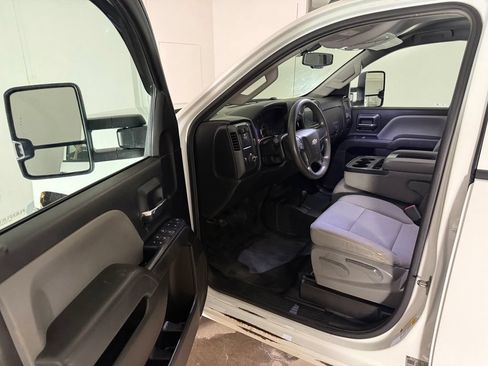 Used 2019 Chevrolet Silverado 2500 W/T AWD/4WD image 9