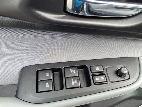 Used 2018 Subaru Outback 2.5i Premium image 12