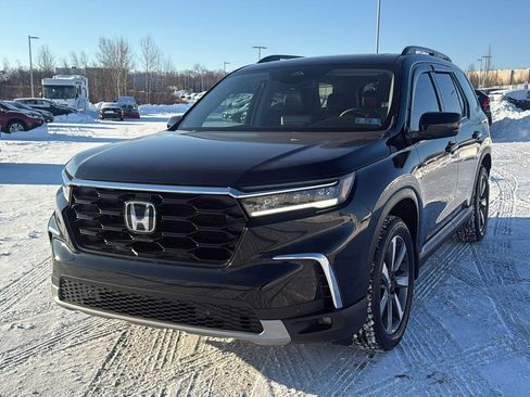 Used 2025 Honda Pilot Touring image 16