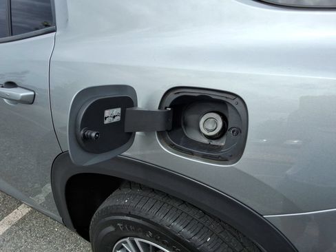 Certified 2024 Chevrolet Traverse LT FWD image 12