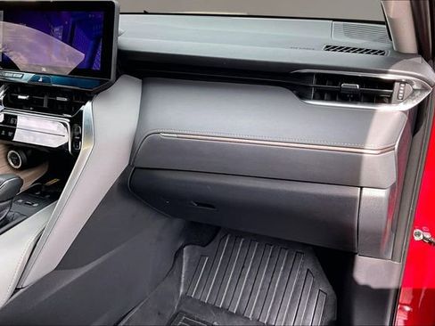 Used 2024 Toyota Venza Limited image 21