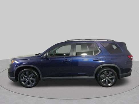 Used 2025 Honda Pilot Sport image 13