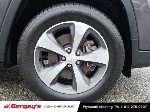 Used 2020 Jeep Cherokee Limited w/ Technology Group image 9