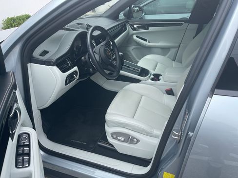 Used 2023 Porsche Macan Turbo image 3