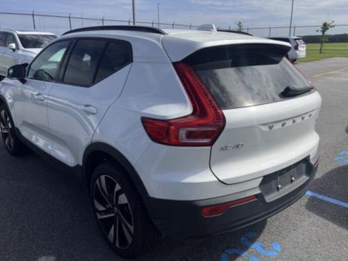 Used 2025 Volvo XC40 B5 Ultra AWD/4WD image 4