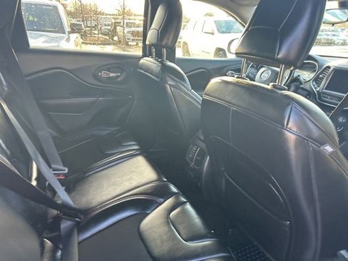 Used 2019 Jeep Cherokee Trailhawk image 8