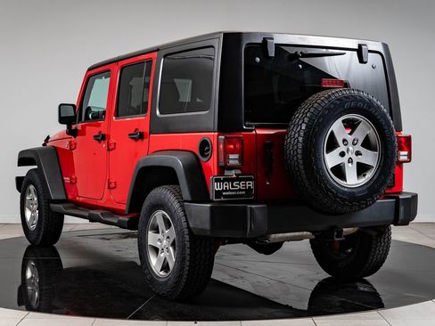 Used 2012 Jeep Wrangler Unlimited Rubicon w/ Dual Top Group AWD/4WD image 6