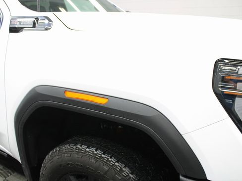 Used 2025 GMC Sierra 2500 AT4 image 35