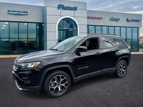 Used 2025 Jeep Compass Limited image 4