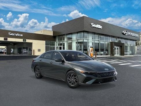 New 2026 Hyundai Elantra Hybrid FWD image 2