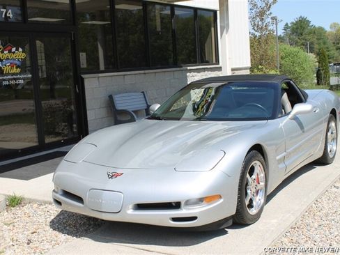 Used 2002 Chevrolet Corvette Coupe w/ Preferred Equipment Group2 RWD image 8