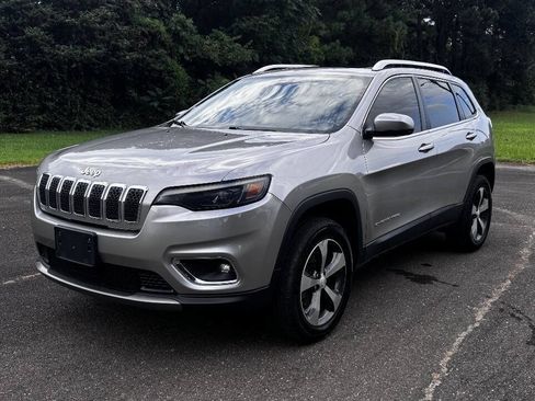 Used 2019 Jeep Cherokee Limited AWD/4WD image 4