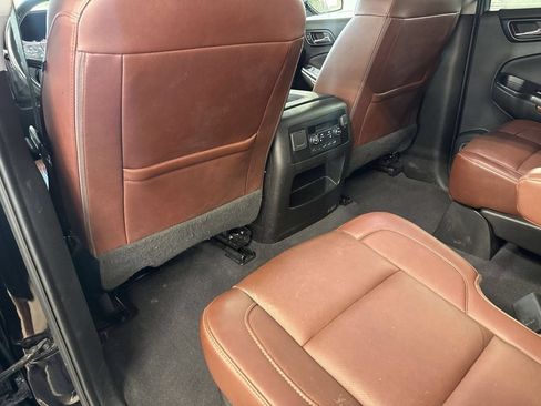 Used 2019 Chevrolet Suburban Premier w/ Premier Plus Edition AWD/4WD image 28