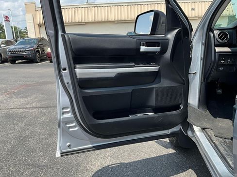 Used 2017 Toyota Tundra SR5 w/ SR5 Upgrade Package RWD image 18