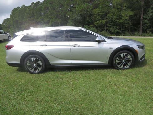 Used 2018 Buick Regal Essence w/ Driver Confidence Package #1 AWD/4WD image 5