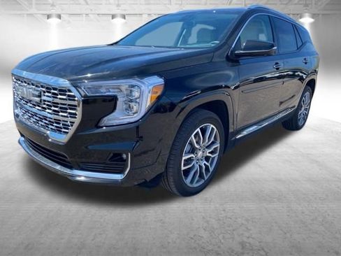 Used 2024 GMC Terrain Denali w/ Denali Premium Package AWD/4WD image 12