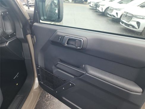 New 2025 Ford Bronco 4-Door image 24
