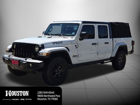 Used 2023 Jeep Gladiator Sport image 3