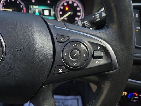 Used 2019 Buick Enclave Essence image 19