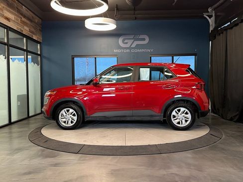 Used 2023 Hyundai Venue SE FWD image 5