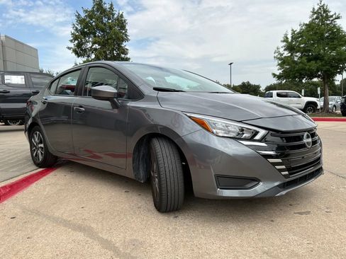 Used 2025 Nissan Versa SV FWD image 4