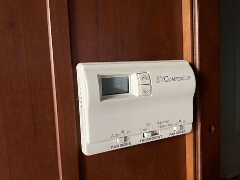 Used 2013 Ford E-450 and Econoline 450 Super Duty w/ Motorhome Prep Pkg image 87