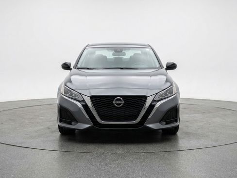 Used 2025 Nissan Altima 2.5 SV image 2