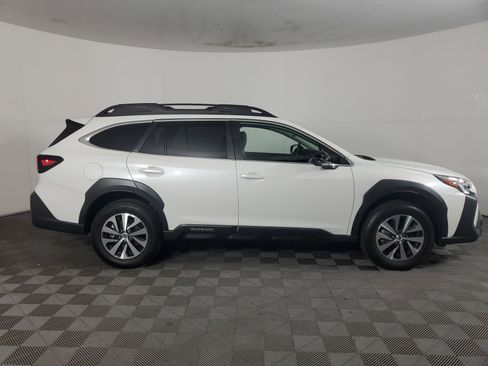 Used 2025 Subaru Outback Premium image 3