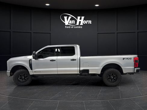 Used 2023 Ford F250 Platinum AWD/4WD image 4