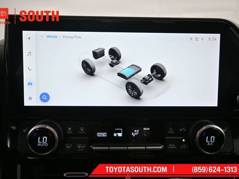 Used 2023 Toyota Highlander XLE AWD/4WD image 18