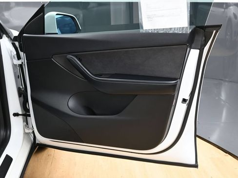 Used 2020 Tesla Model Y Long Range AWD/4WD image 18