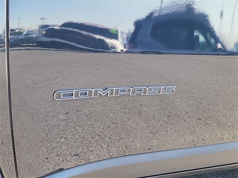 Used 2018 Jeep Compass Limited w/ Navigation Group image 10