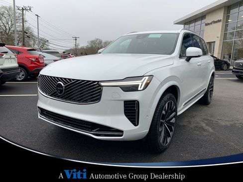 Used 2025 Volvo XC90 B5 Plus w/ Protection Package Premier image 4