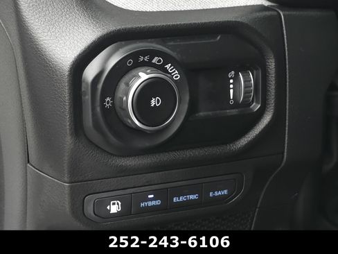 Used 2024 Jeep Wrangler Unlimited w/ Convenience Group AWD/4WD image 24