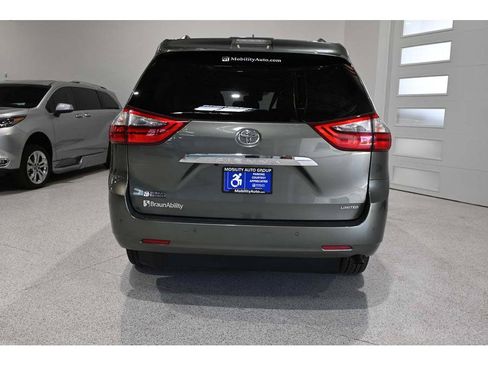 Used 2020 Toyota Sienna Limited Premium FWD image 7