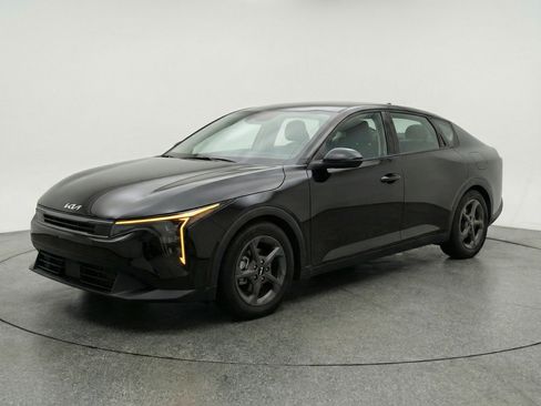 Used 2025 Kia K4 FWD image 3