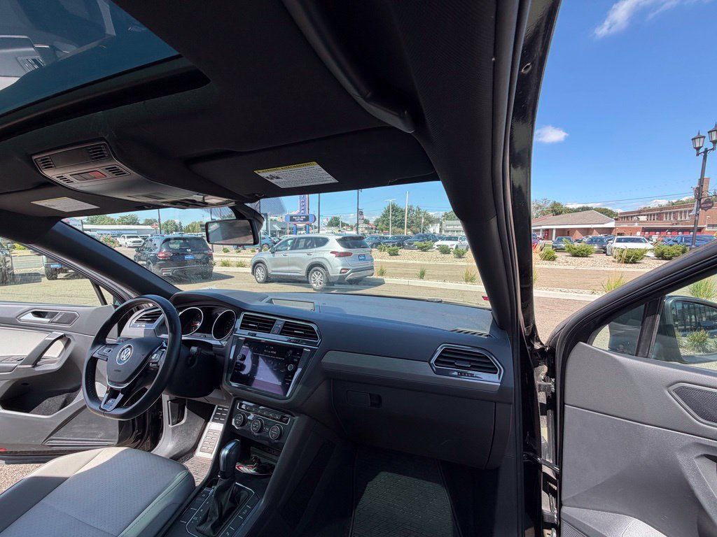 Used 2020 Volkswagen Tiguan SE R-Line FWD image 10