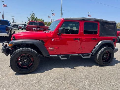 Used 2018 Jeep Wrangler Unlimited Sport AWD/4WD image 3